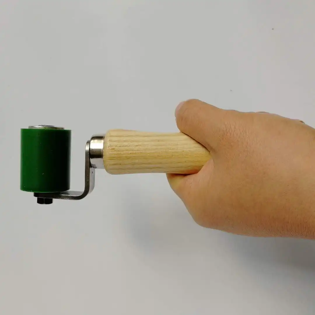 The wide rubber roller has no axle projection on one end for scratchless flush work roofing tools and accessories Vinyl  roller