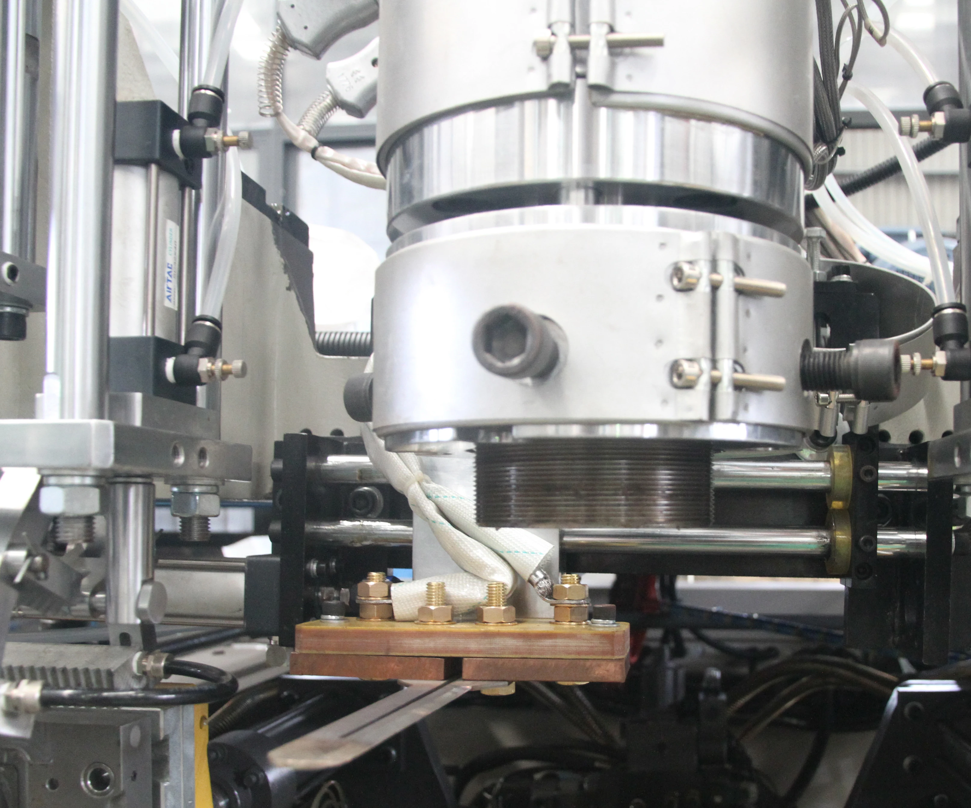 Высокопроизводительная машина для выдувного формования пластиковых банок HDPE PE 2 литра