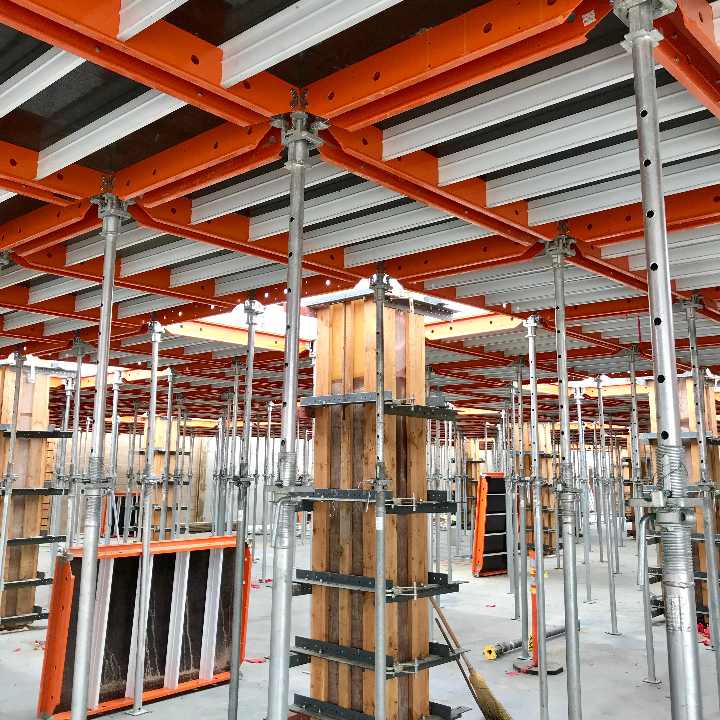 Panel prop shoring formwork for concrete construction