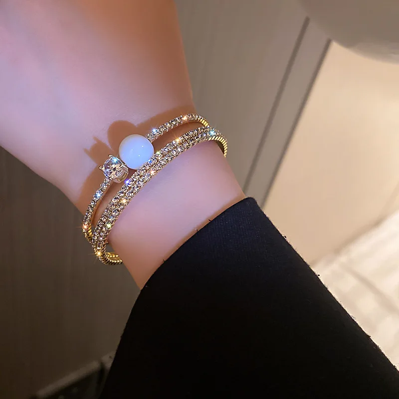 Fashion New Exaggerated Diamond Open  Hand Jewelry Women Wholesale Super Flash Temperament Design bracelet