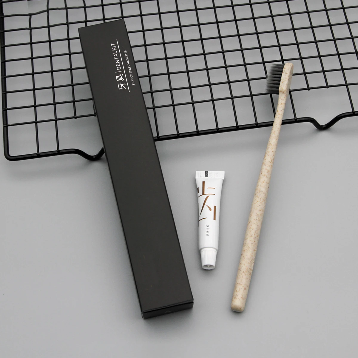 Low factory price 5 star hotel amenities sets list customized for airbnb