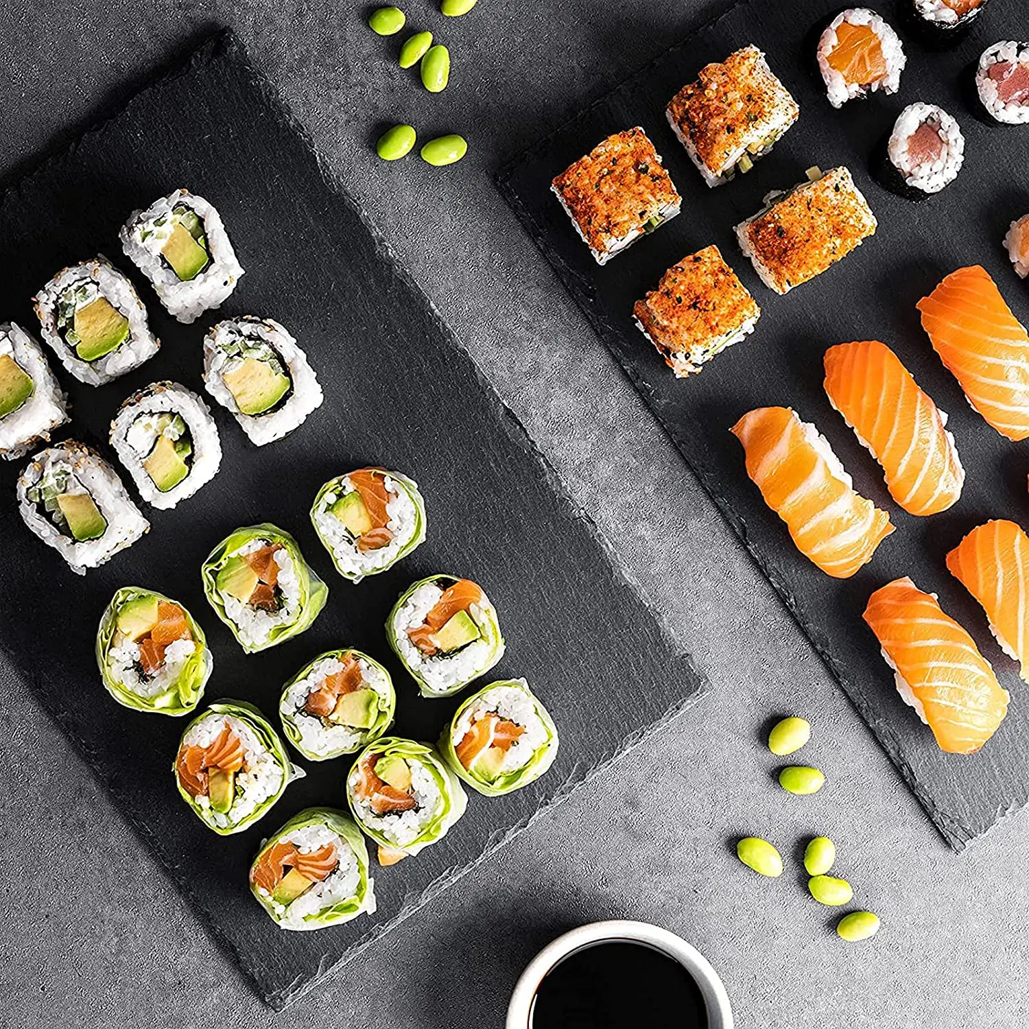 Natural Edge 30*20cm Black Wedding Decoration Rectangle Black Stone Cheese Board Plate With Eva Feet