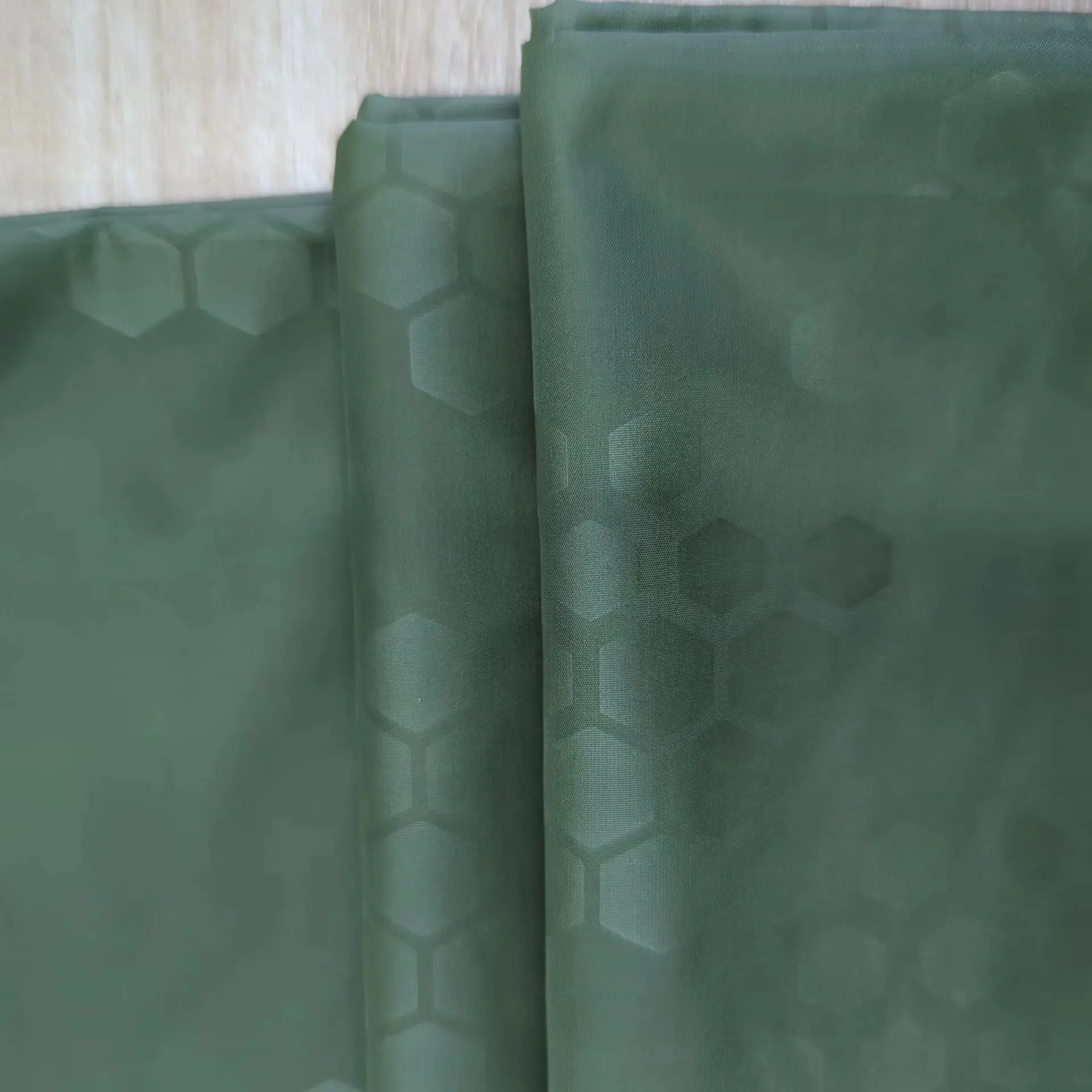 Распродажа обивочный диван с тиснением ткань для одежды чемодан