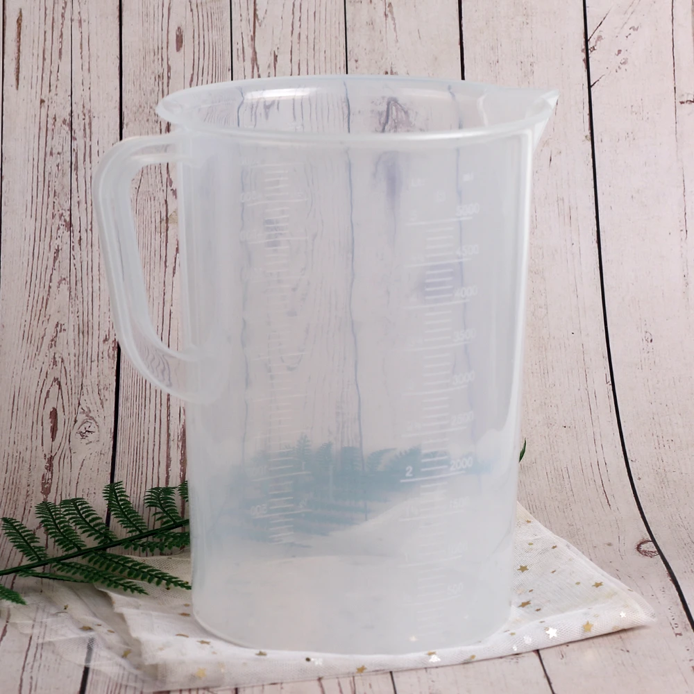 Hot-selling OEM 5000ml plastic kitchen or laboratory large number of cups with clear scales on both sides