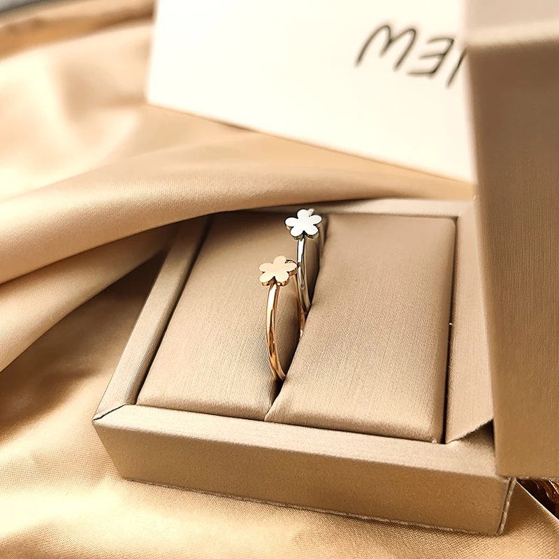 Japanese and Korean version of flower ring female simple small fresh personality design small ring