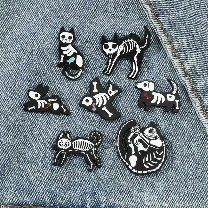 Customized Enamel Pin Cartoon Creative Metal Personalized Enamel Pin black cat animal Brooch lapel pins Manufacturers wholesale
