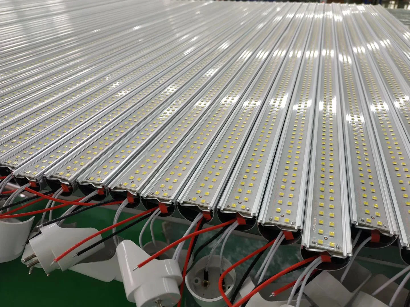 
Wholesale Hot Selling Rotatable 18 Inch Led Tube T8 