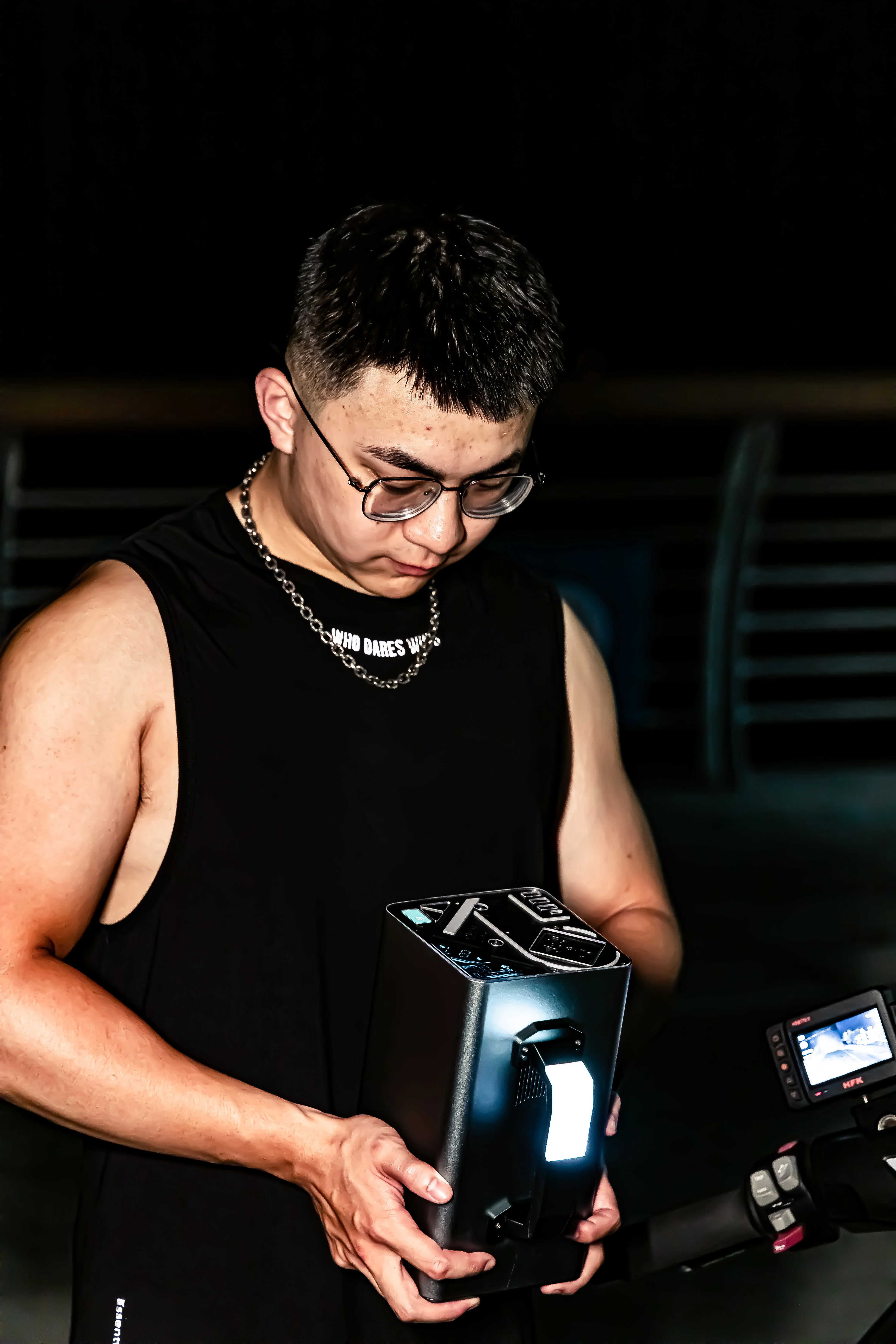 AC socket with battery  300W 400W288wh 100v 110v/220v output ac charging power bank for drone/table lamp