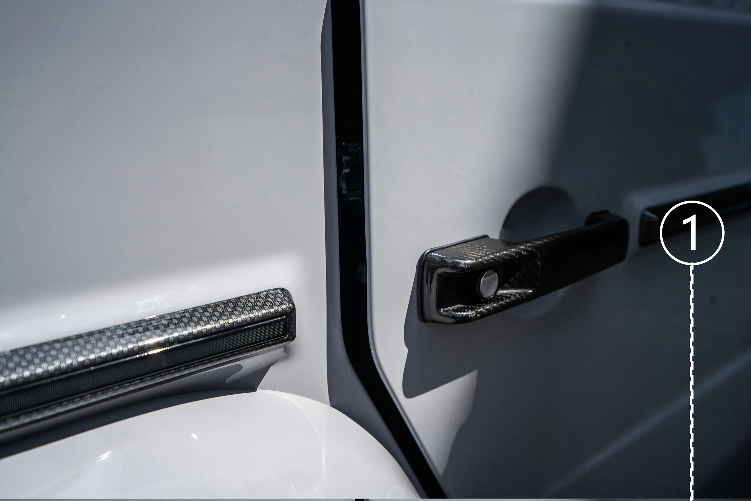 Electric suction automatic door closing system for the Mercedes G-Class W464