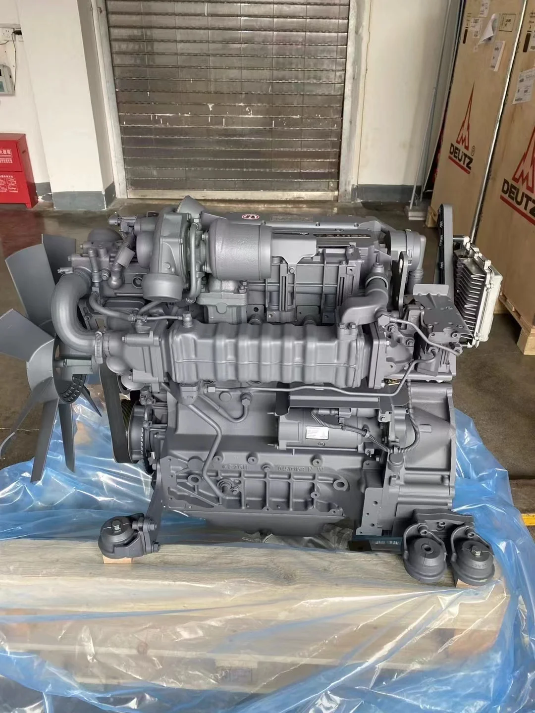 water cooled 4 cylinders 2300rpm TCD TCD4.1 L4  machines diesel engine