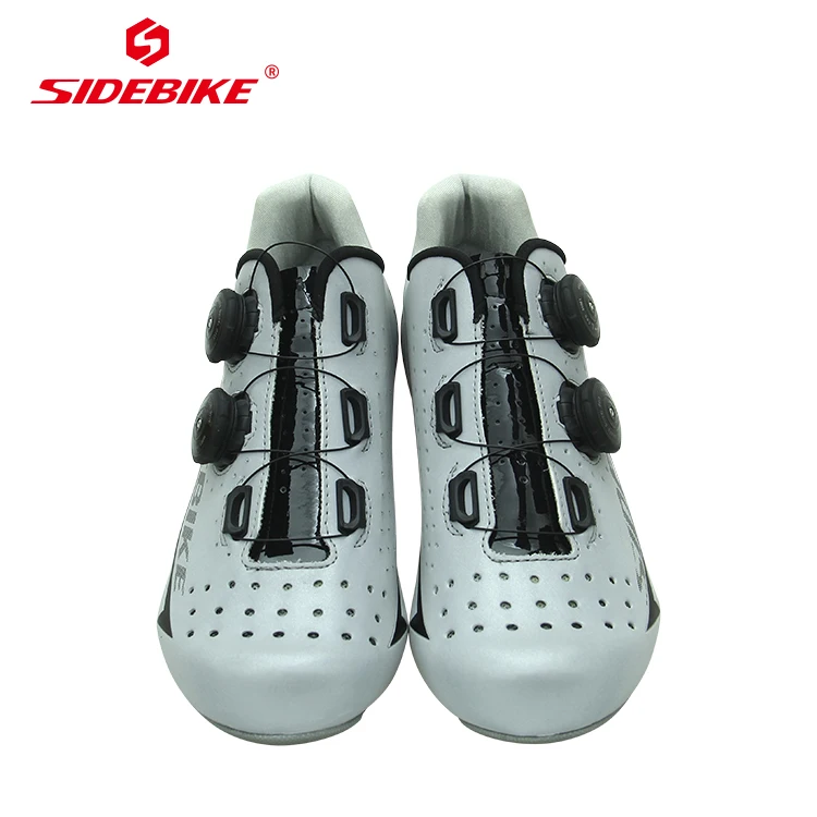 Riding shoes with reflective effect for safer nighttime riding