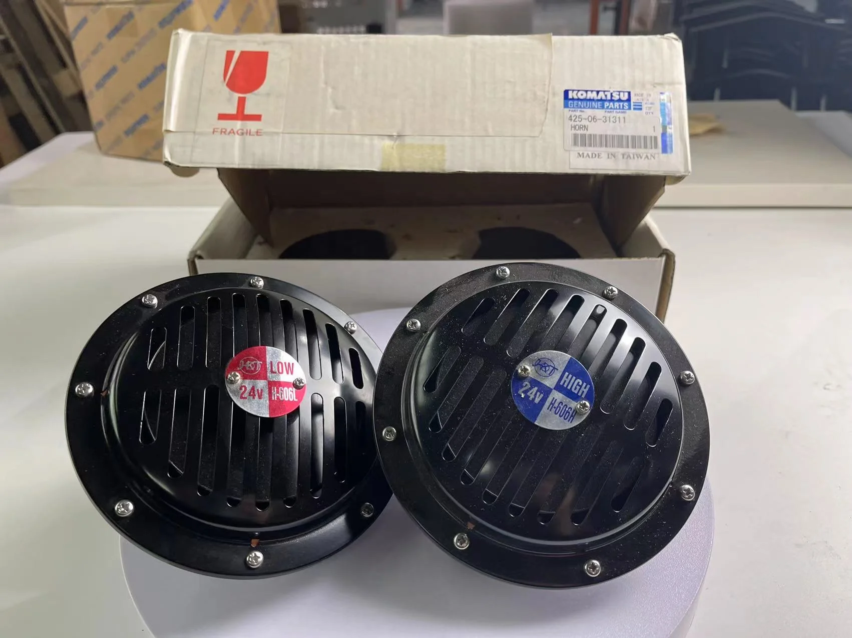 Factory Direct Sale 425-06-31311 Horn For Wheel Loader WA380 WA430 Dump Truck HM350 HM400