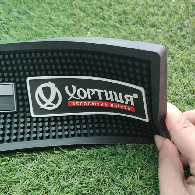 Eco-friendly Oem Logo Soft Pvc Safe Rubber Bar Runner Mat Red Bull Bar Mat