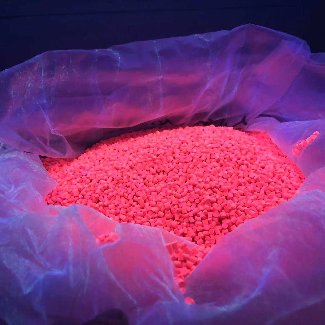 Пластиковая флуоресцентная цветная маточная лампа, светящаяся под УФ-лампой