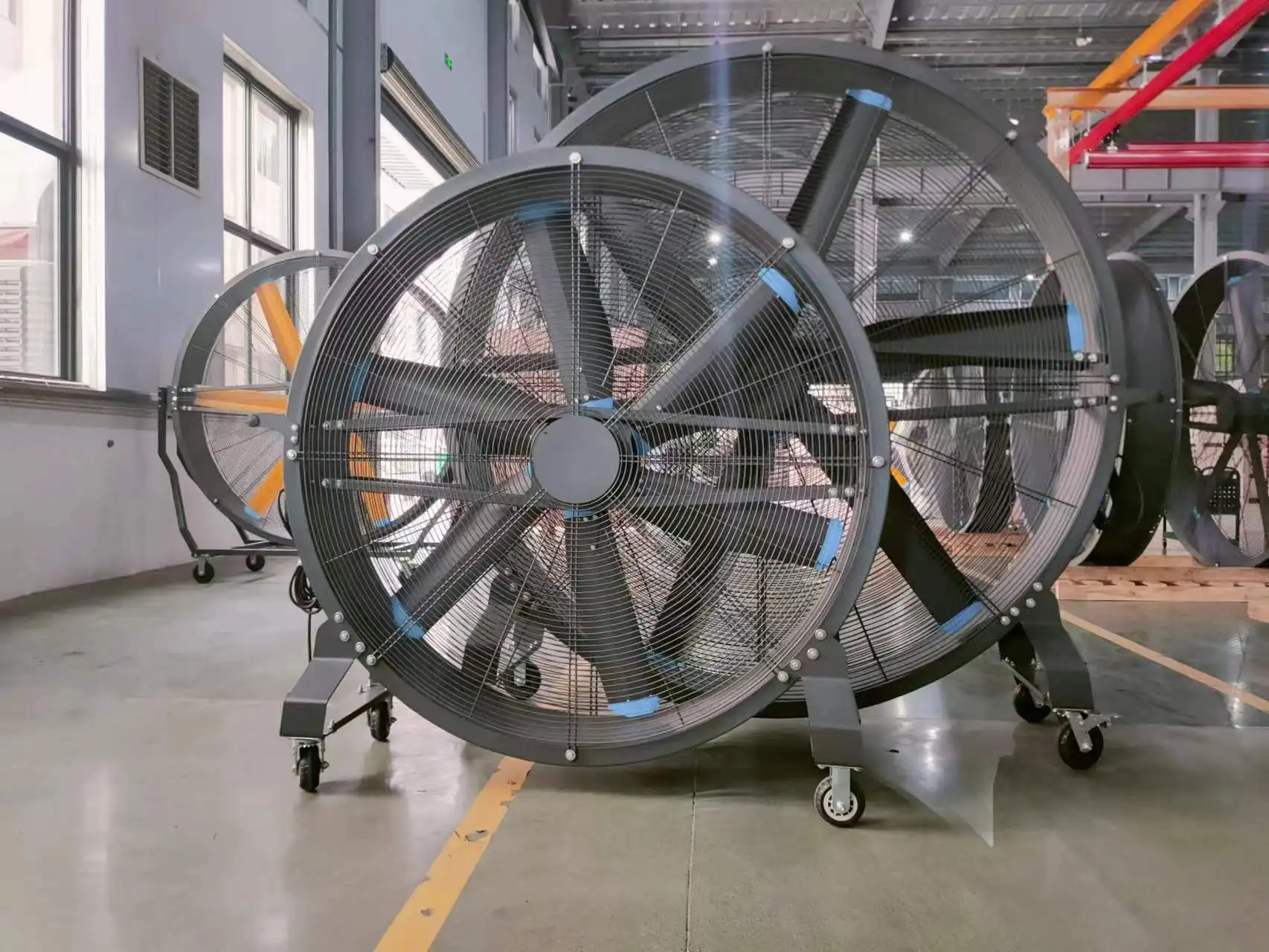 PMSM Motor 2m/1.5m Wave Blade Blower Exhaust Fan Standing Mobile Industrial Fan For Big Space