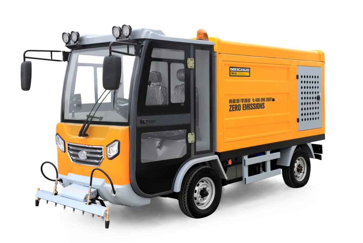 Road Maintenance Vehicle with high pressure washing and saving energy