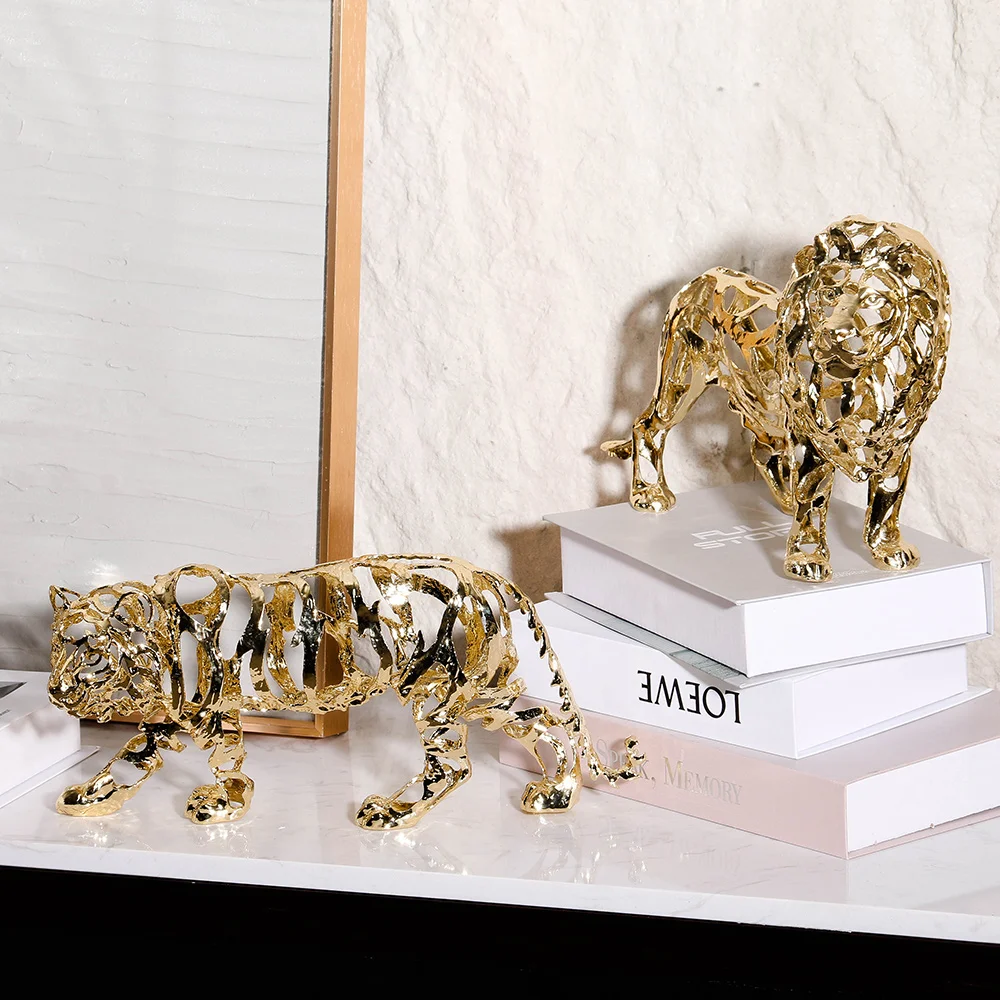 Desktop Aesthetic Room Decor Metal Art Sculpture Tiger Statue Home Decoration Tv Stand Decoration For Home Accessories