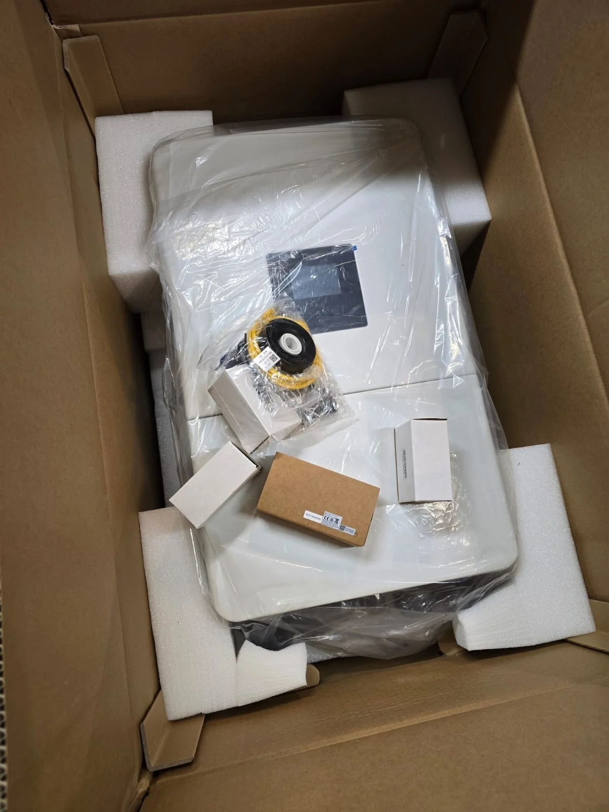 Deye sun-14k-sg05lp3-eu-sm2 14 kw three 3 phase low voltage solar inverter