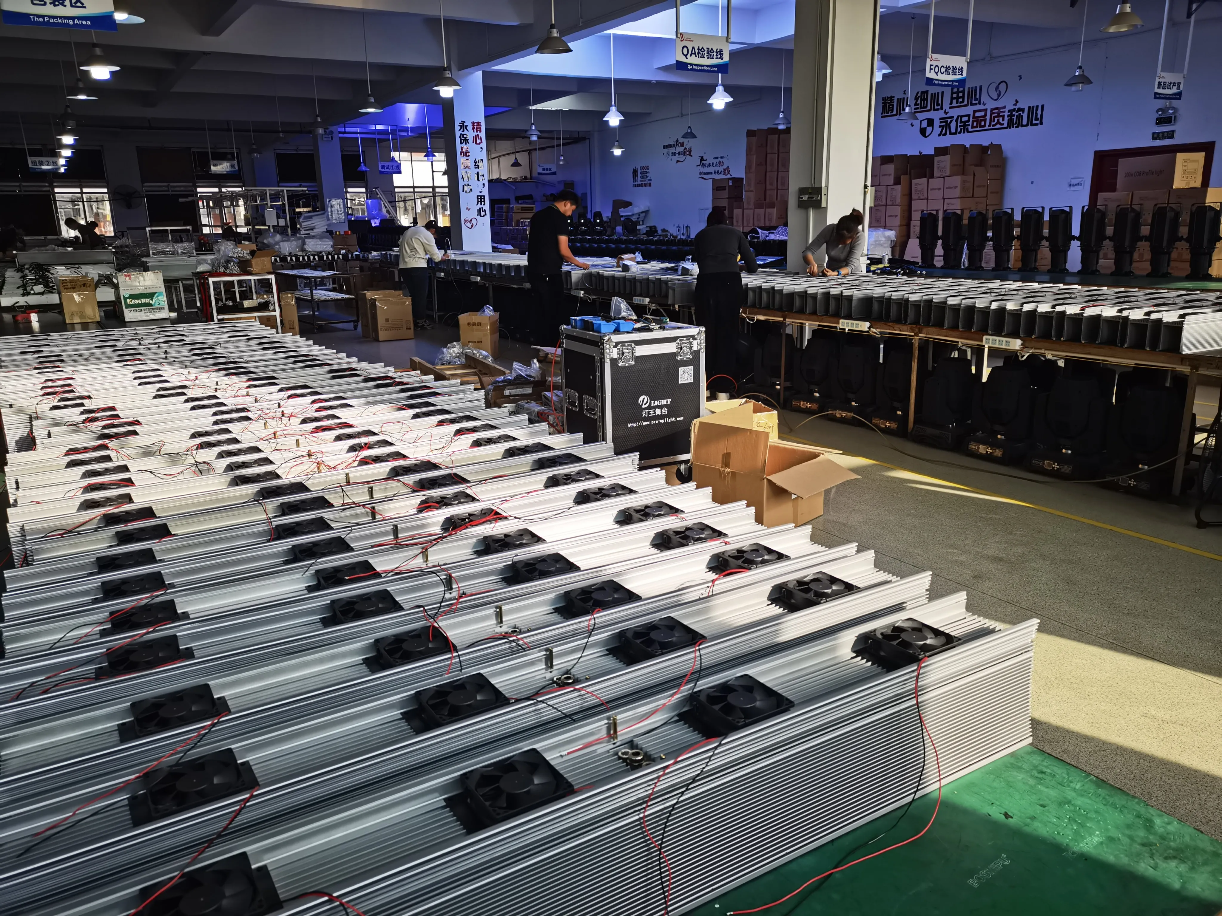 12X40W RGBW 4IN1 Pixel Super Bright Beam Wash Zoom Effect Moving Head Bar Light For Events DJ Concert Shows