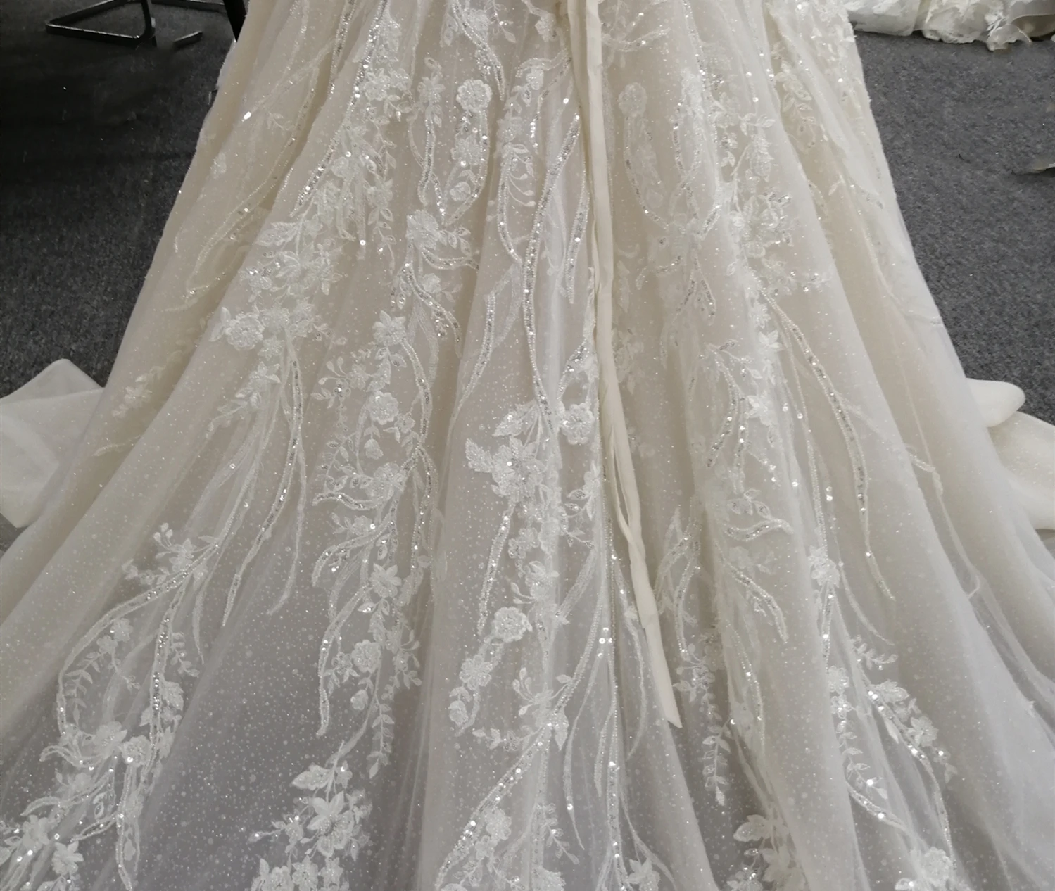 Exquisite Appliques Luxury Beaded Lace Bridal Gown Off Shoulder Wedding Dress