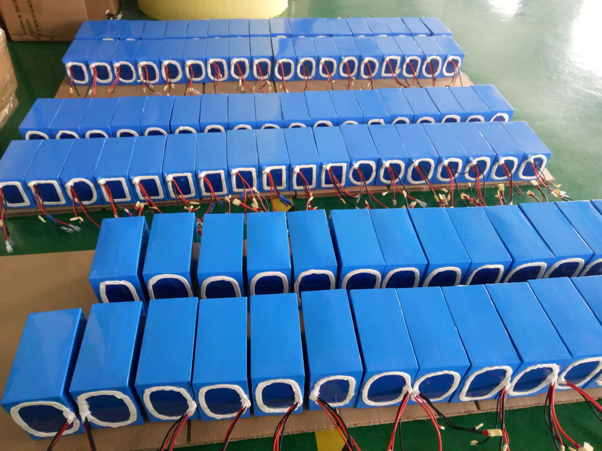 Ubetter Hot-Sale Battery Pack 36V 6Ah 26650 LiFePO4 for solar street light, e-bike, e-scooter EV AGV LiFePO4 battery pack