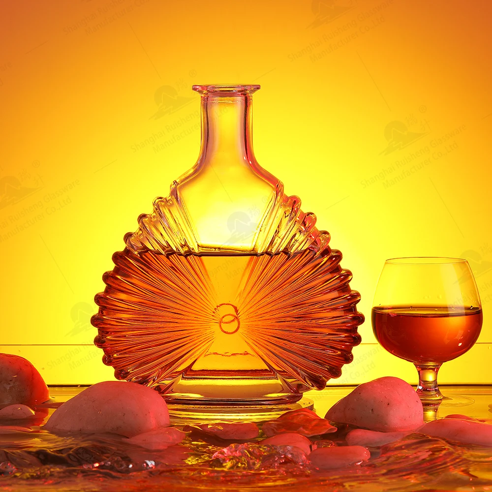 Customized 700ml crystal fancy high-quality XO Brandy Cognac whiskey vodka rum tequila liquor glass bottles