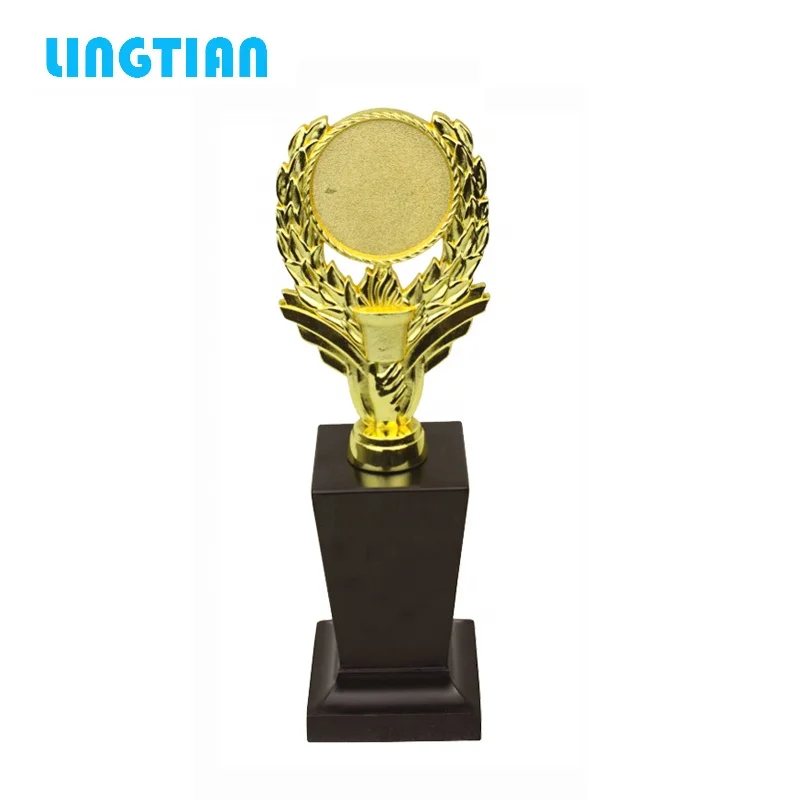 China Manufacturer Metal Fa Cup Trophy Replica