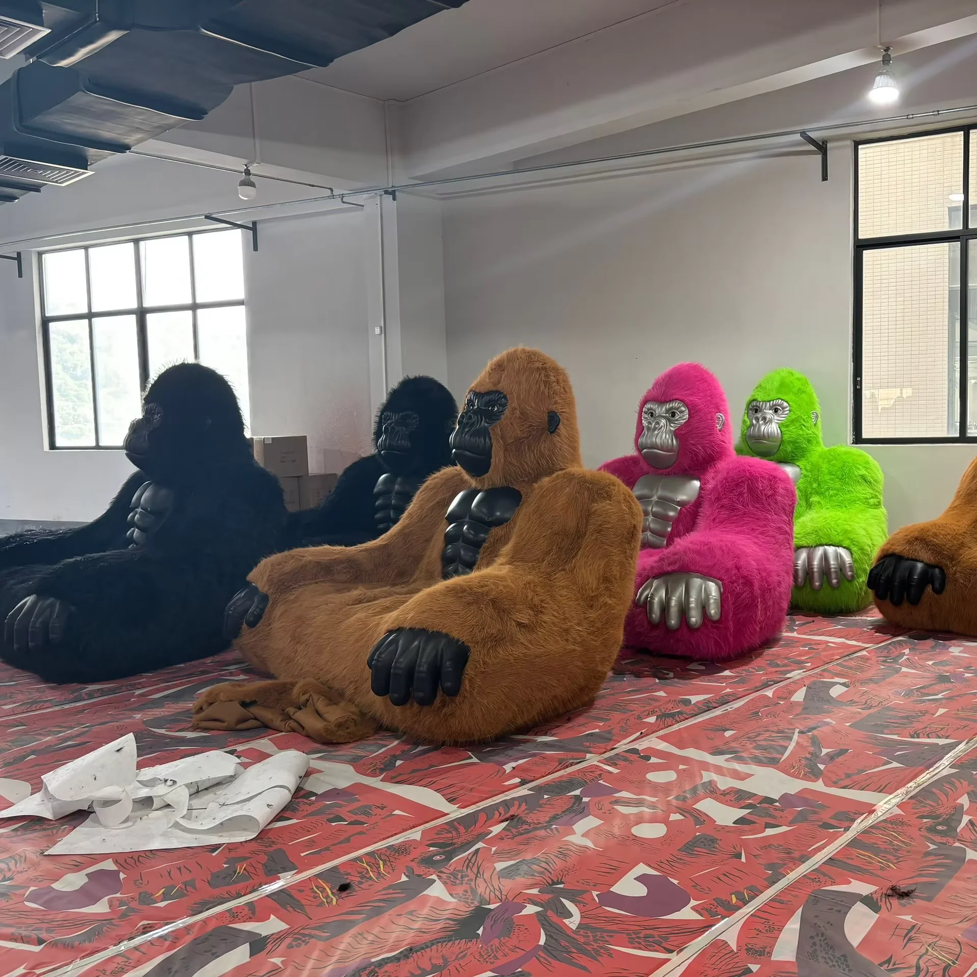 Factory Animal Shaped style 2025 cheap price realistic and comfort Giant Gorilla sofas King Kong Funny Furniture