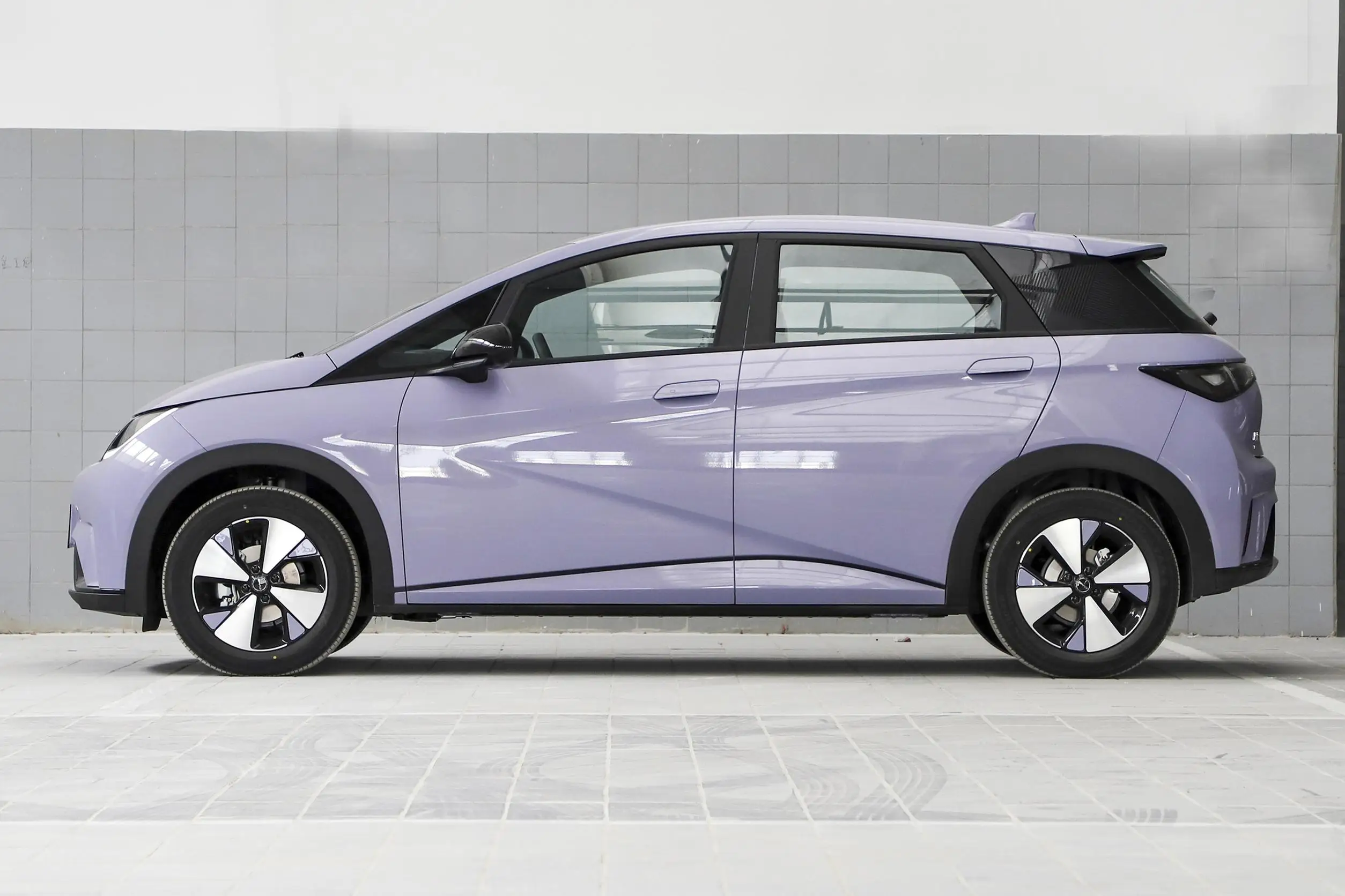 Купить 2024 электромобили длиной 420 км на выносливость Byd Dolphin 5-дверный 5-местный хэтчбек дешевые подержанные автомобили из Китая