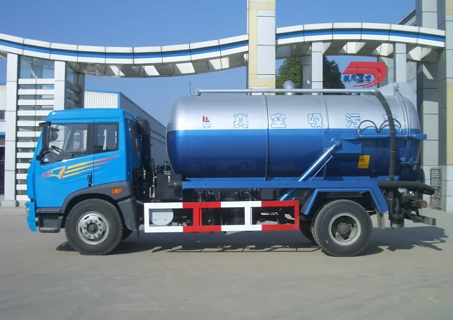 Dongfeng Brand Manual Transmission Sewage Suction Truck 4x2 Drive Diesel Fuel for Road Cleaning