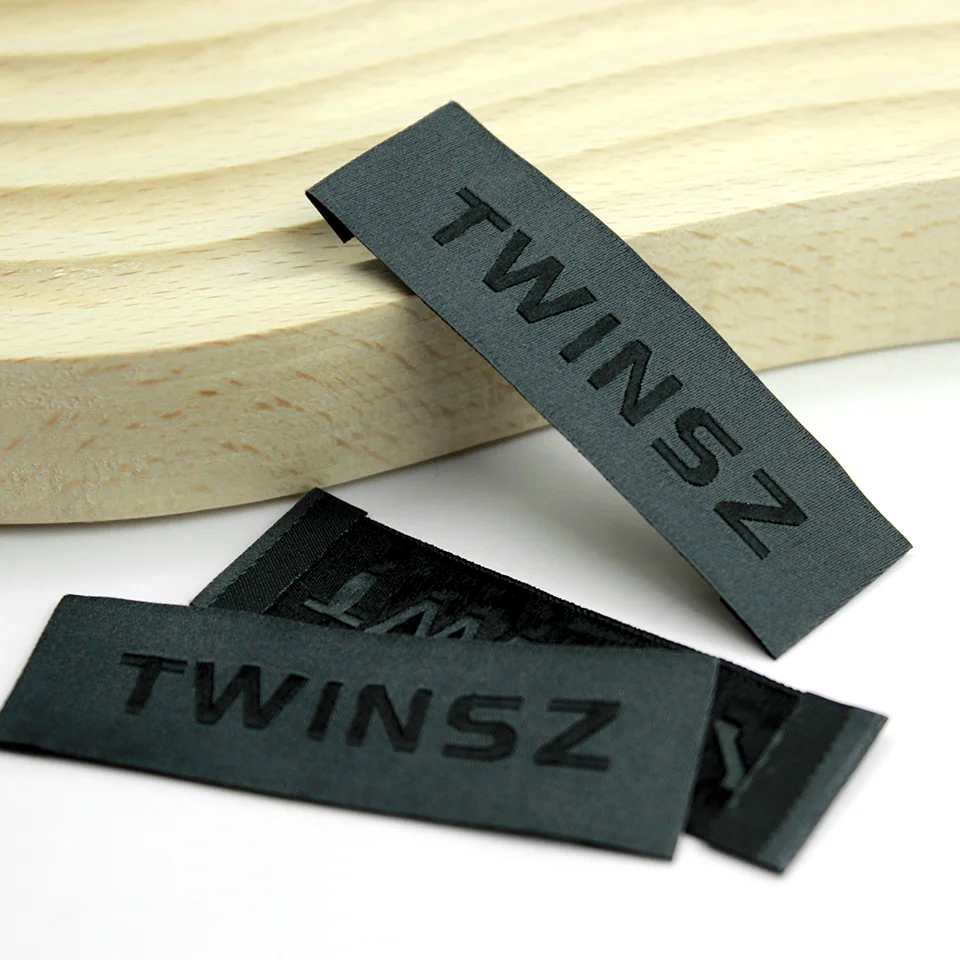 High Density Thick Fabric Label Sewing on T-shirt/Dress Customized Private LOGO Clothing Washing Sizes Woven Tags