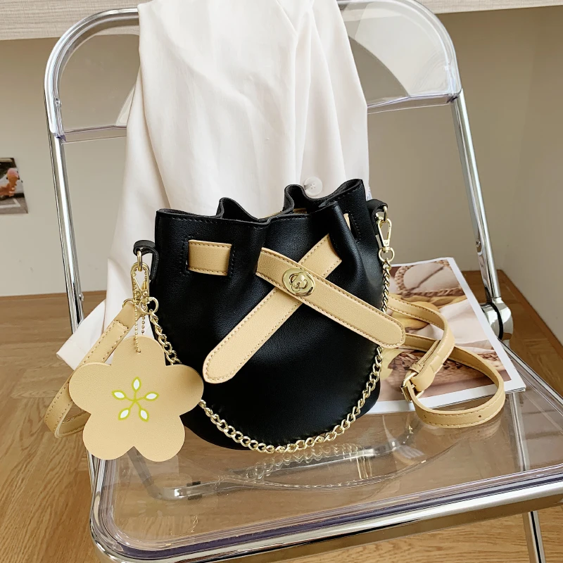 Factory Wholesale Handbags 2022 young lady new fashion hand bags popular design purses for women