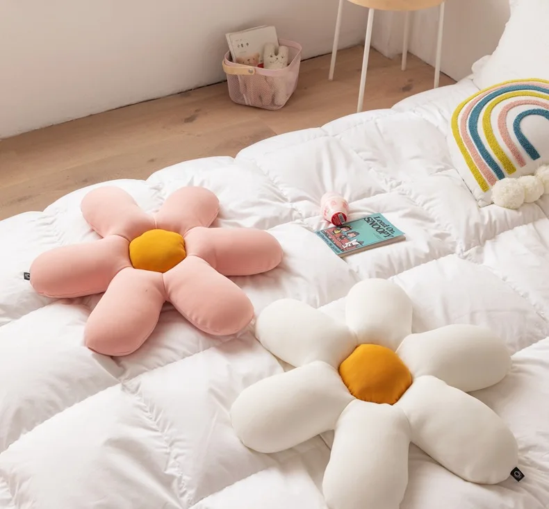 Best selling Supersoft multi-color daisy shaped throw pillow for home decoration
