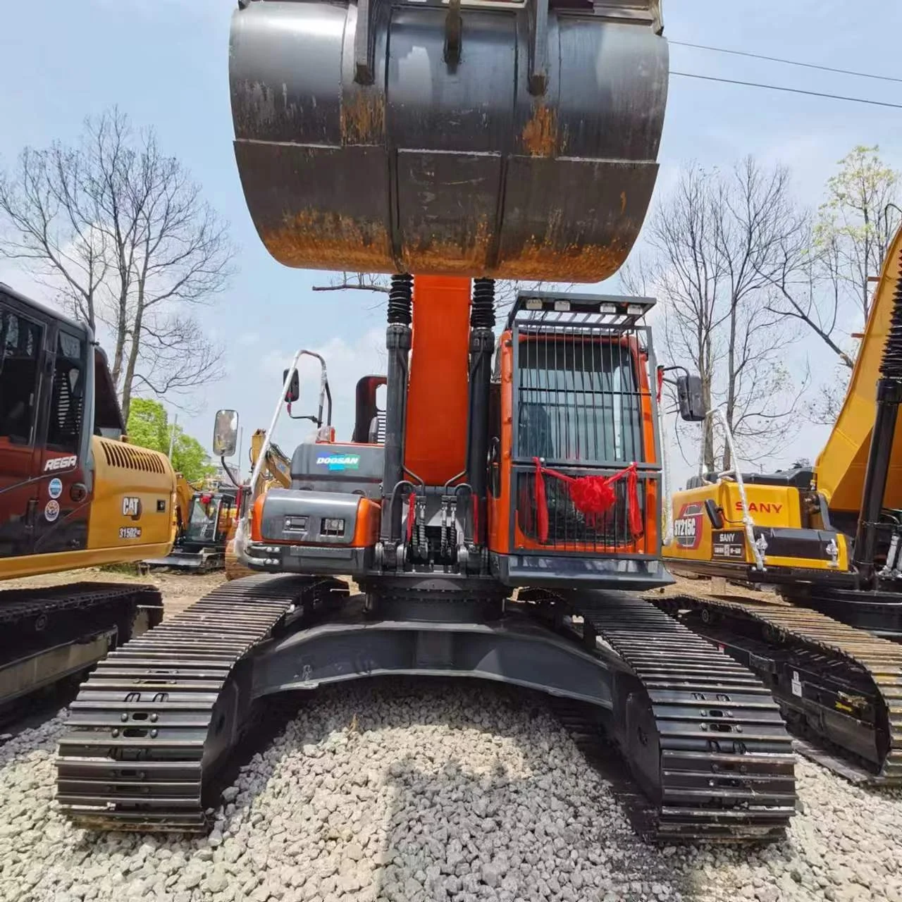 22 5 тонн гусеничный экскаватор Doosan225 Подержанный станок оригинальная краска дешевая цена использованные экскаваторы