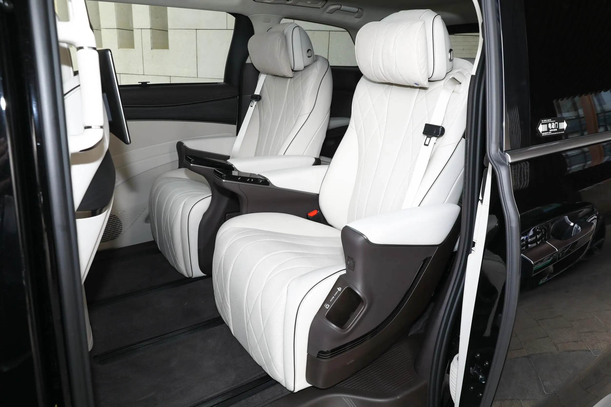 7 Seaters Middle-Large size MPV Electric Car D-enza D-9 Tengshi Long Range hybrid car d-enza-D-9 ev
