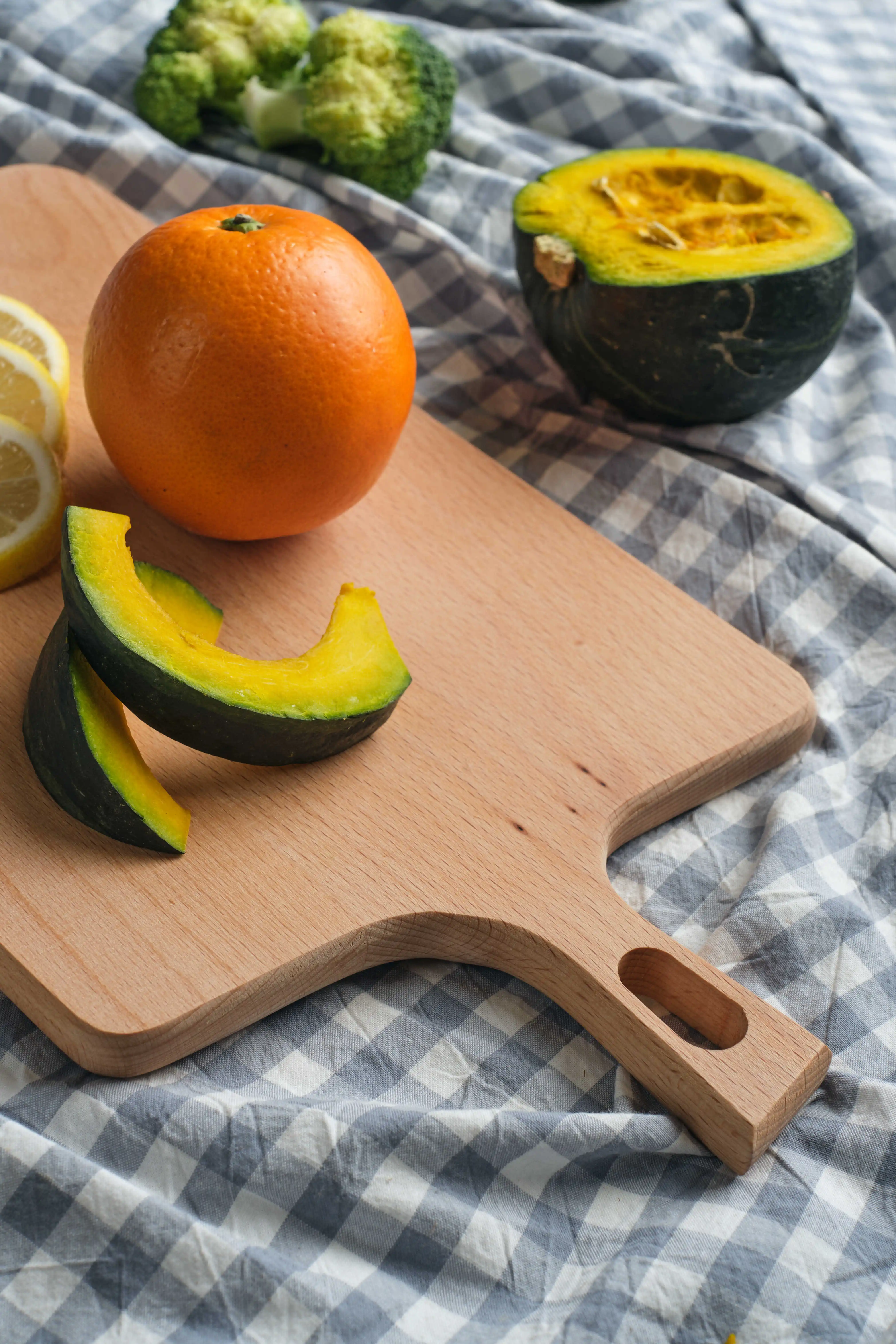 Factory Custom Japanese style beech household cutting board bread sushi pizza tray with handle wooden cutting board