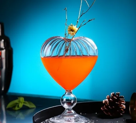 Wholesale Solid Wine Heart-shaped Glass Goblet Cobalt Stemware Portable Vintage Wine Glass Goblet Martini glass