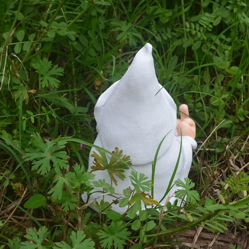 Hot Selling Old Man Smoking Garden Lawn Decoration Statue Multifunctional Waterproof Resin Portable Figure Sculpture