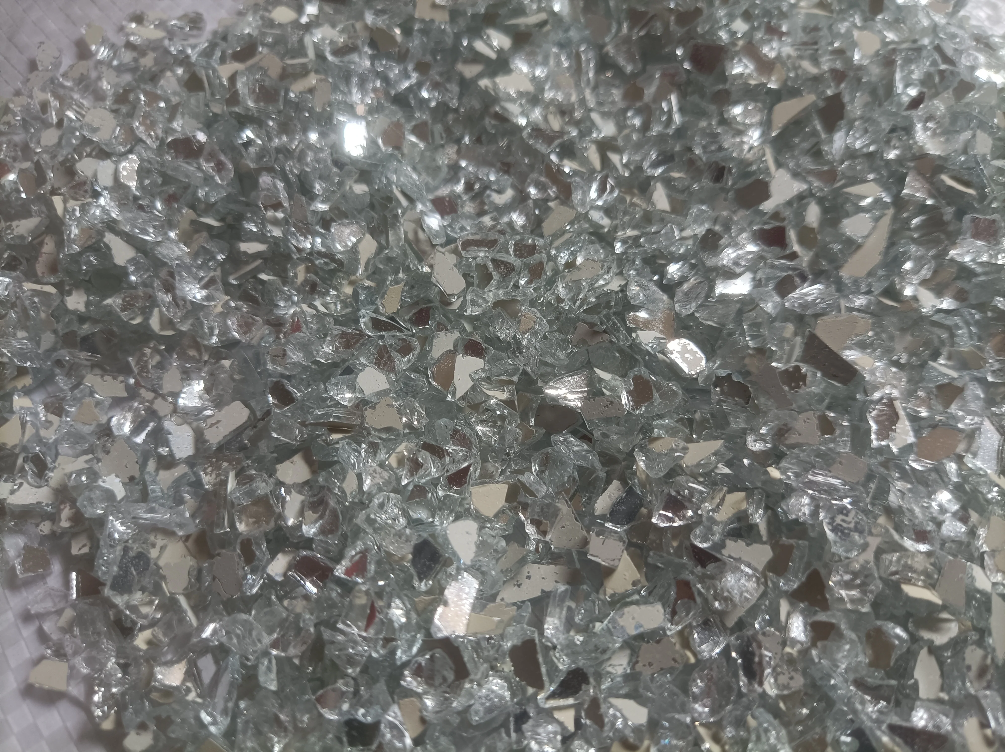 Factory wholesale solid cheap recyclable broken glass crushed mirror glass for home decoration