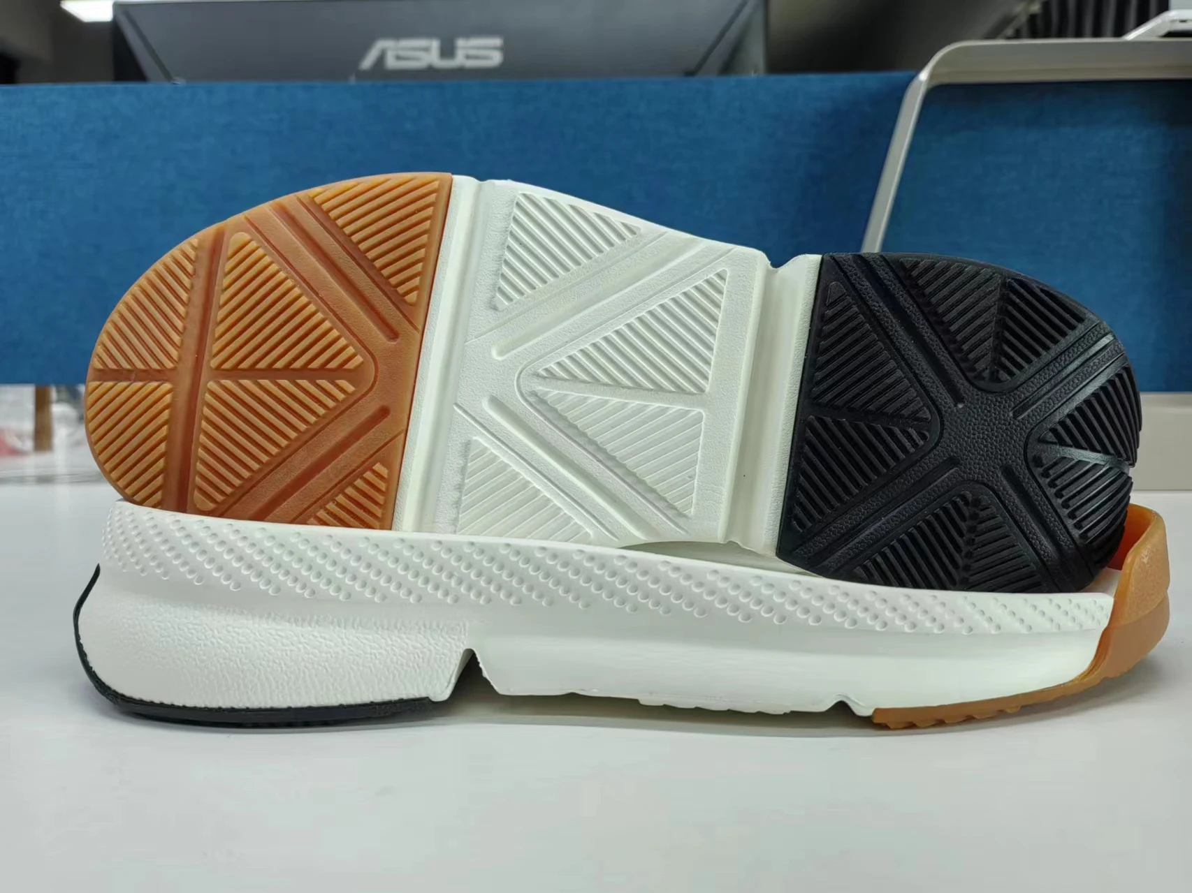 New Fashion Sport Rubber Soles Sneaker Outsole Customized Color&Logo EVA TPR Outsole Sports Shoe Soles
