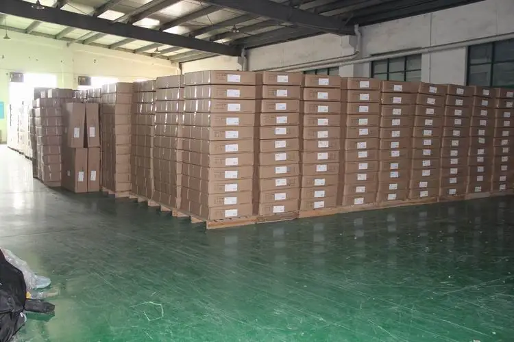 Folding massage bed PVC leather beech  wood legs 5 cm foam customizable available massage table