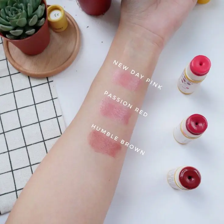 Factory Wholesale Manufacturer Luxury Pretty Kraft Lipstick Paper Tube Packaging Container Push Up for Cosmetic Cylinder