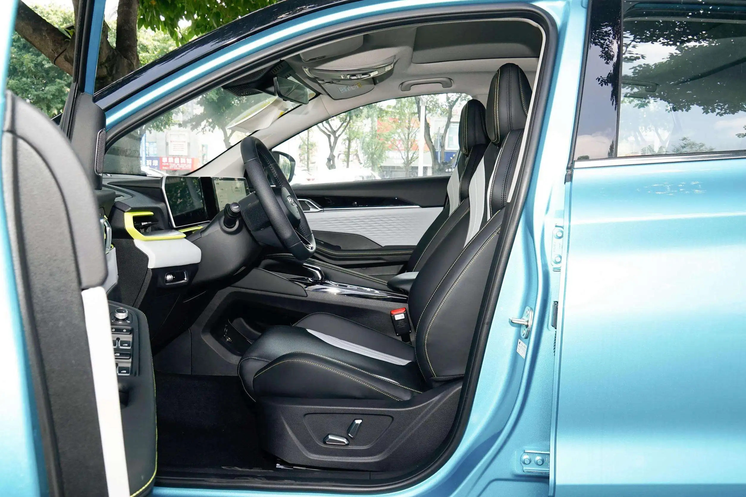 2024 Geely coolray Binyue 1.5TD 7DCT Diamond Version Left Hand Drive Petrol Gasoline Car cheap and new Chineses Suv