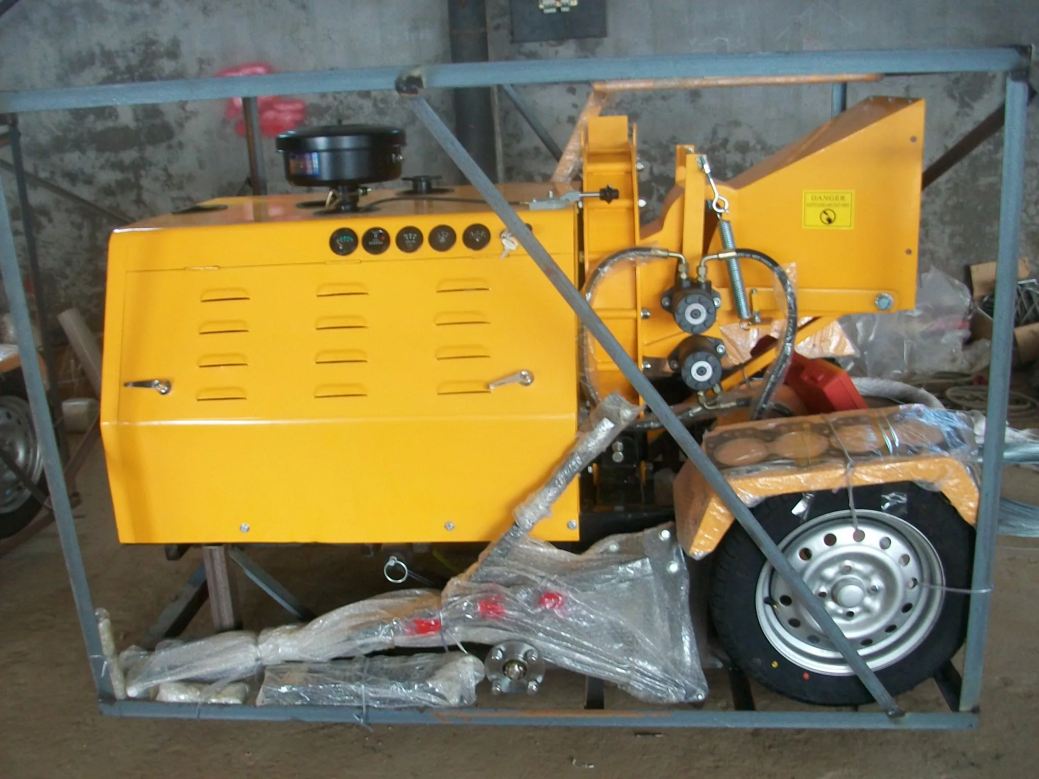  Оптовая цена новая модель лесная техника ветка 40hp дробилка древесины измельчитель дерева деревообрабатывающая