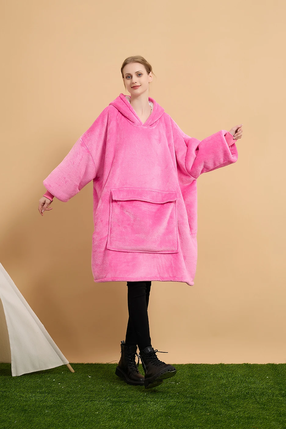 Factory winter tv hooded blanket hoodie sherpa fleece fluffy hoodie blanket oversized giant sweatshirt blanket for adult