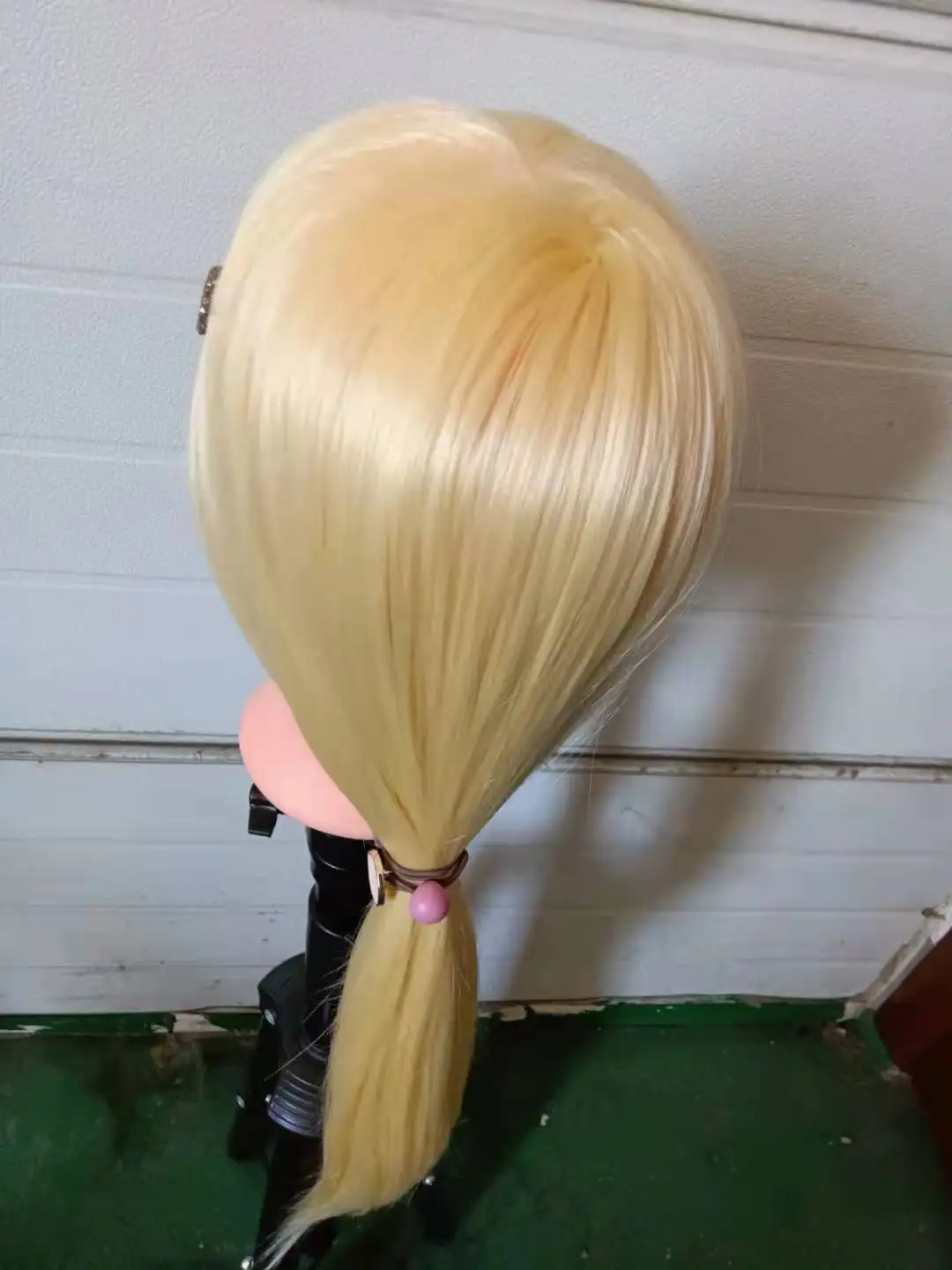 Лидер продаж, Модный высококачественный недорогой манекен из химического волокна, тренировочная оплетка для стрижки волос, для использования в салоне, манекен, головка