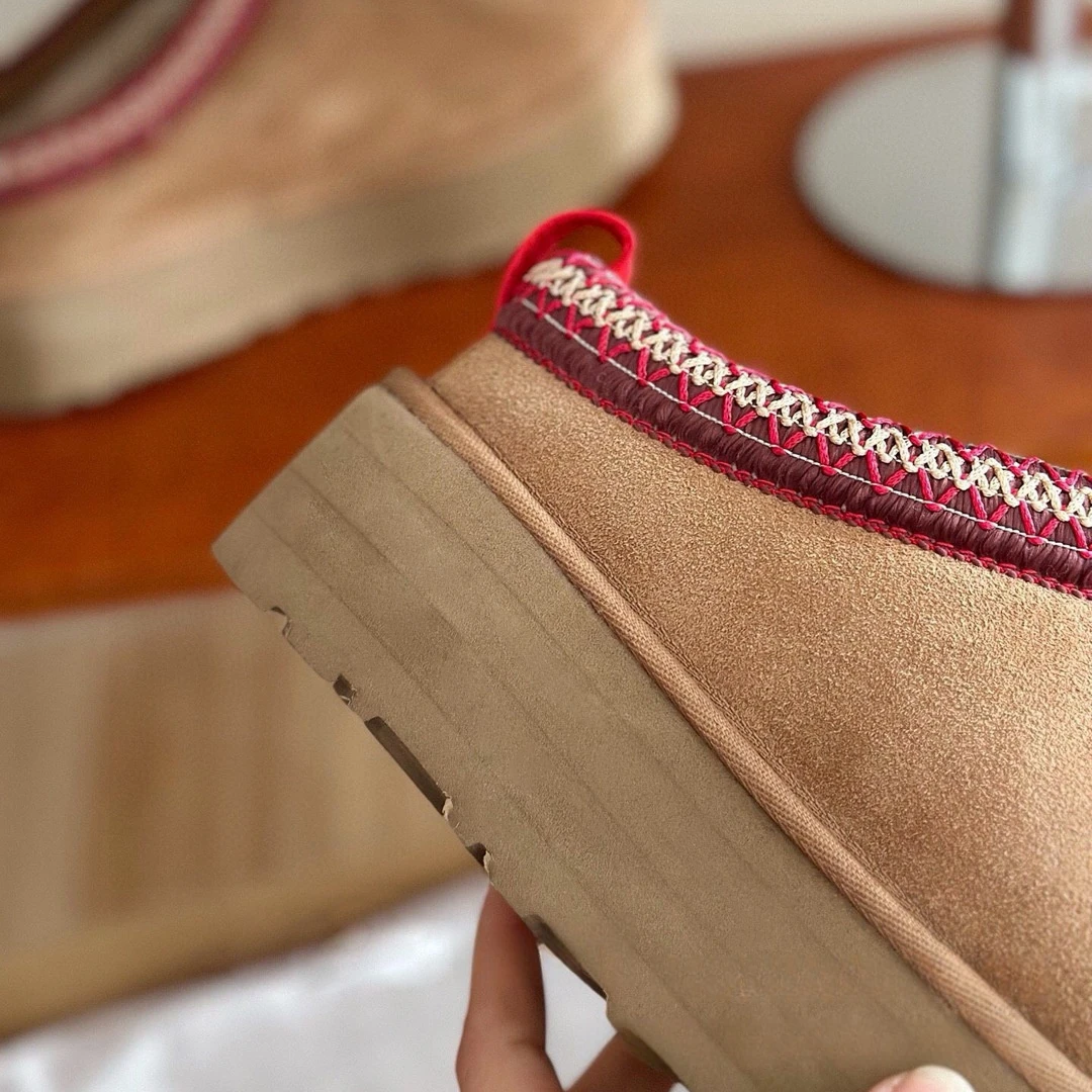 Wholesale New Style Luxury Thick Flat Shoes Boots Warm Soft Platform Boot Winter Genuine Leather Slides for Women Snow