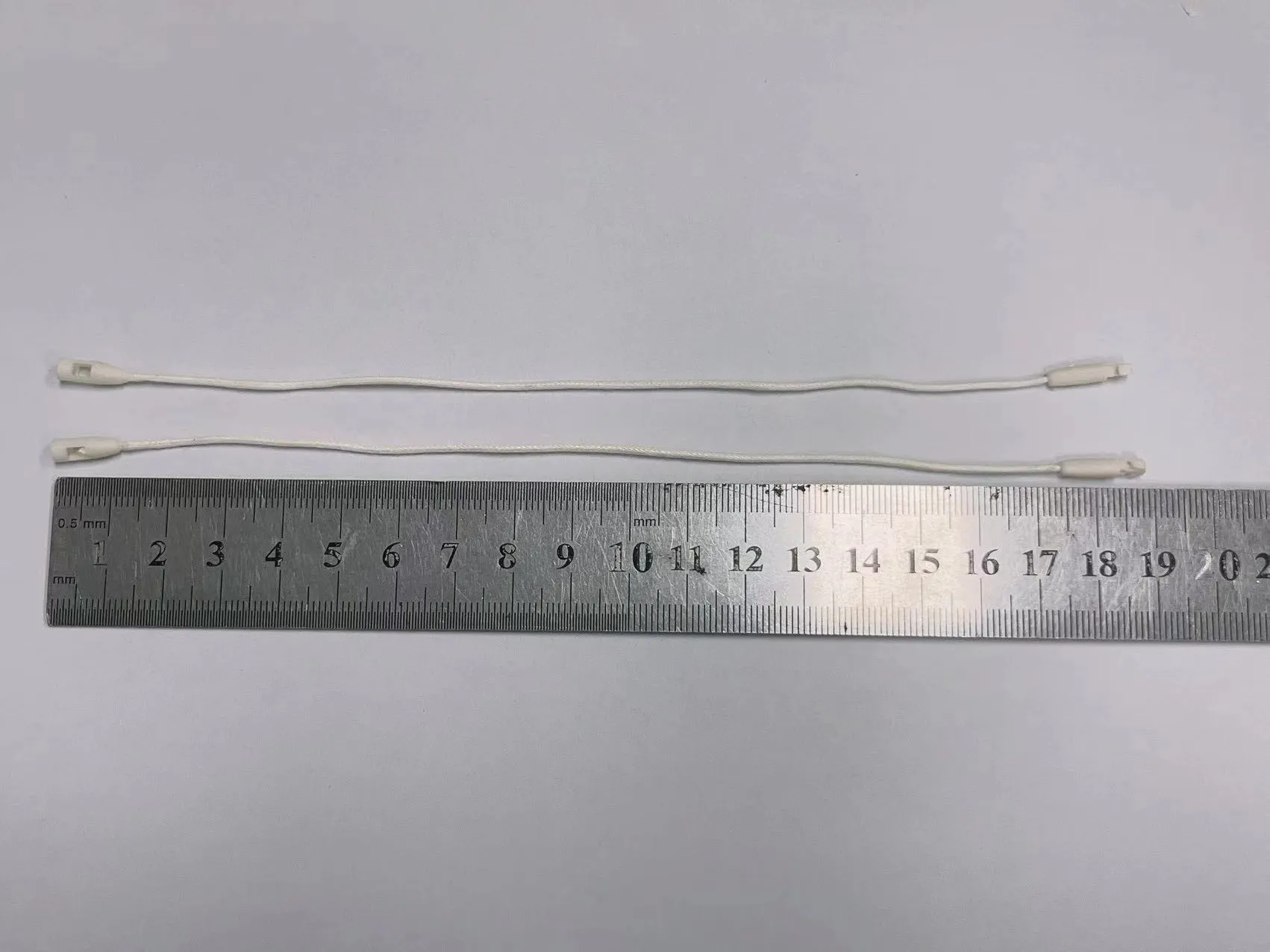 Wholesale Stock Plastic Hang Tag String for Clothing Garments Premium Stoppers for Clothing Accessories