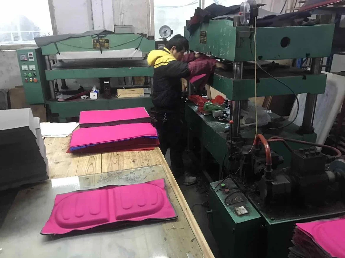 EVA Vacuum Forming Machine for Luggage Suitcase Production