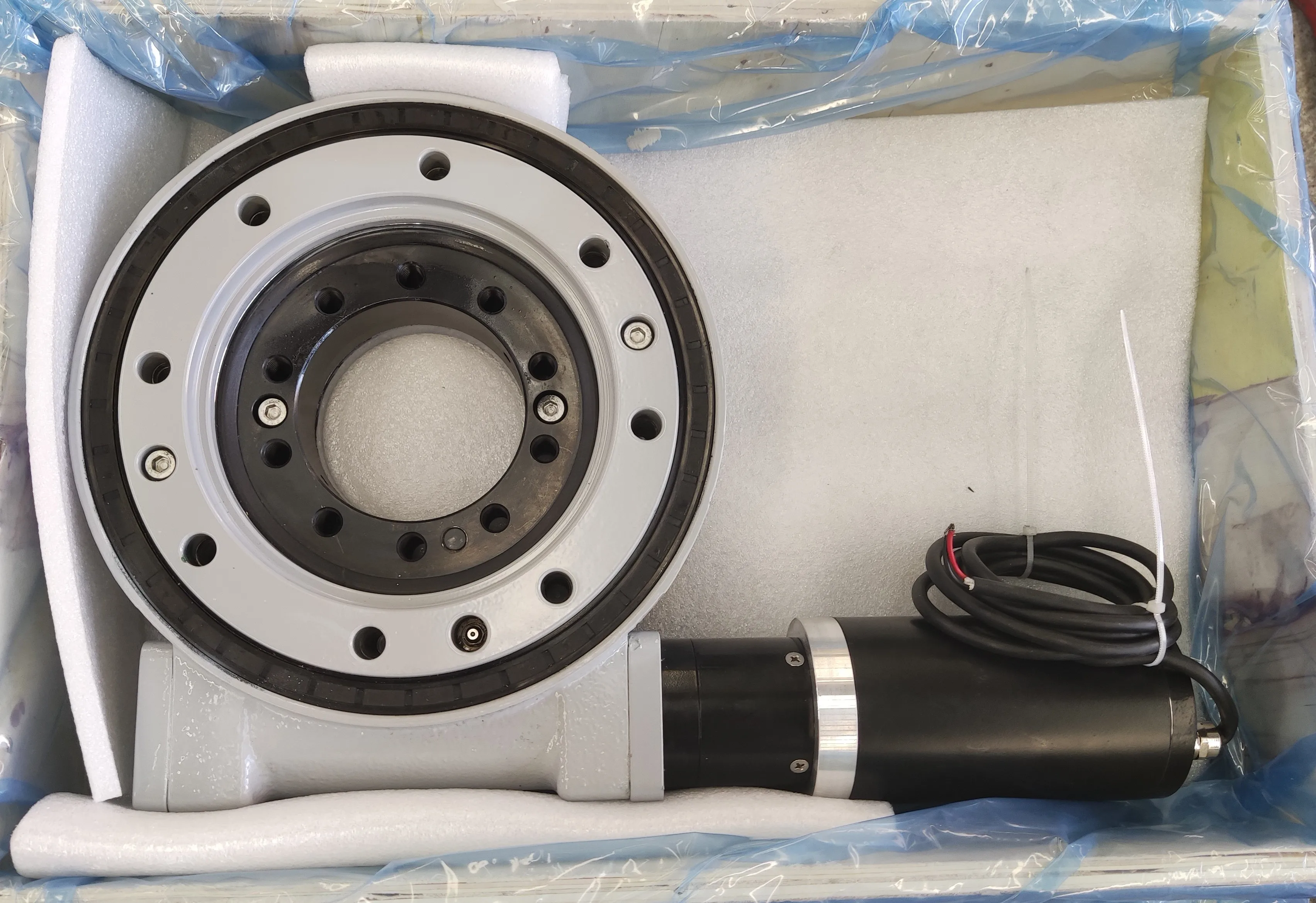 worm gear self-locked enclosed slewing drive se7 with hydraulic motor manufacturers and suppliers in China